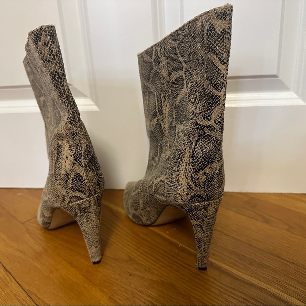 Express Snakeskin Textured Asymmetrical 3 1/4" Heel Booties Size 8 - Picture 5 of 9